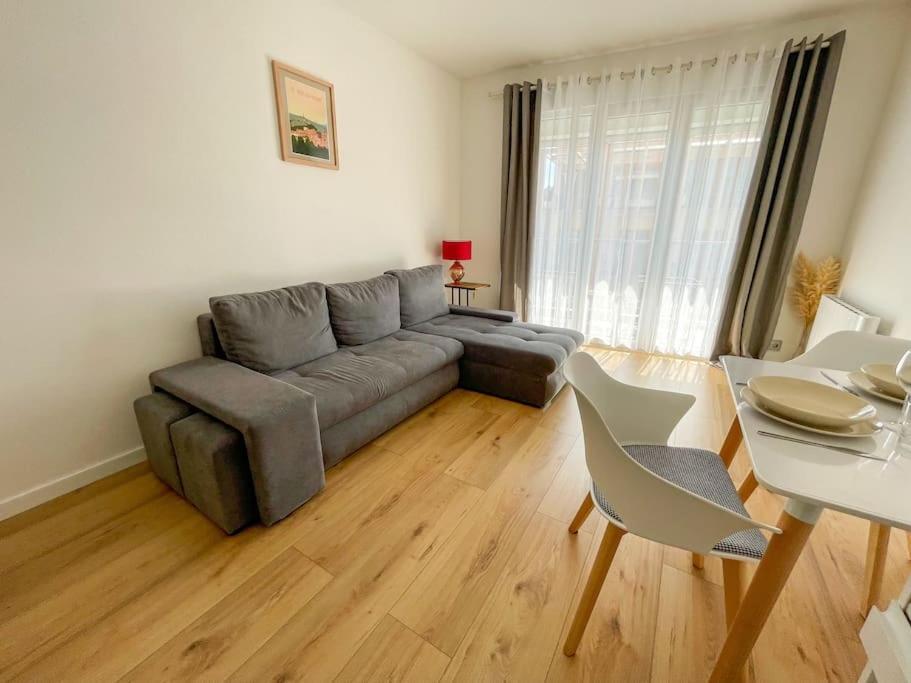 Le Lagon Bleu - Appt Wifi Parking Balcon Le Puy-en-Velay Exterior photo